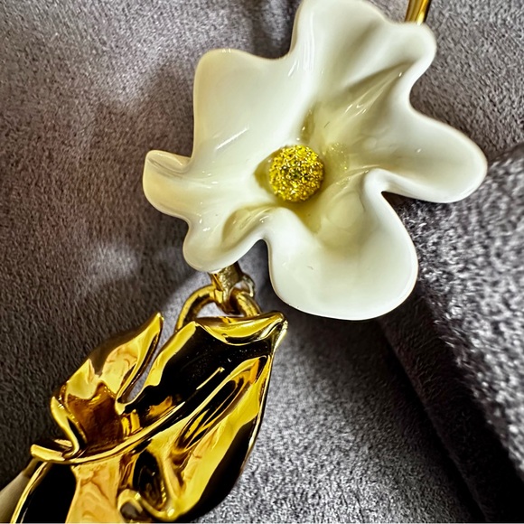 $295 Lele Sadoughi Pearl Ruffled Lily Collar Necklace NWOT! - Picture 8 of 9